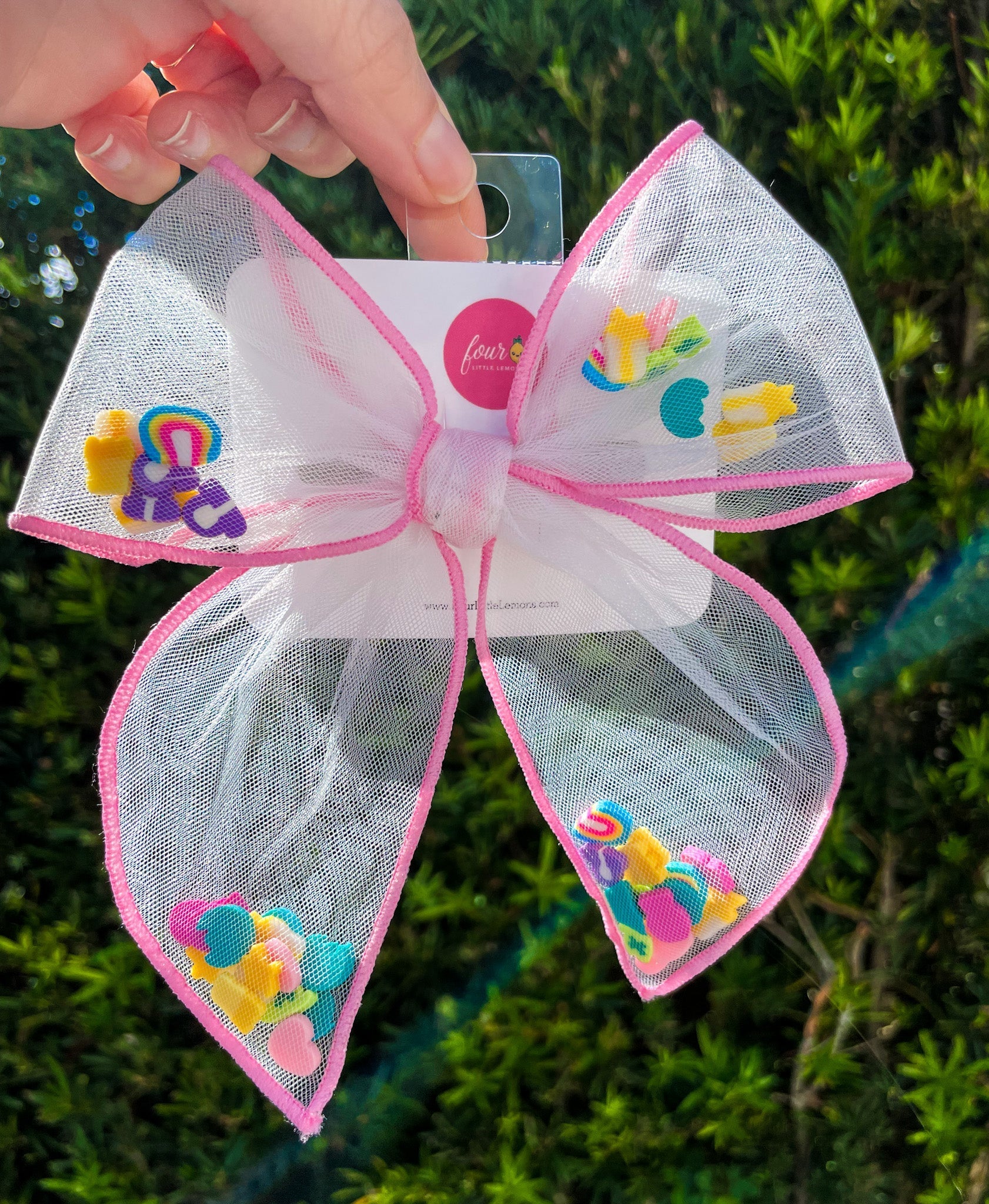 Lucky Charm Shaker Bow